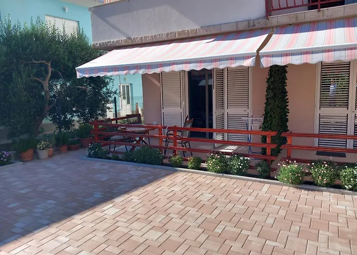 Relax And Enjoy Apartment Stobrec