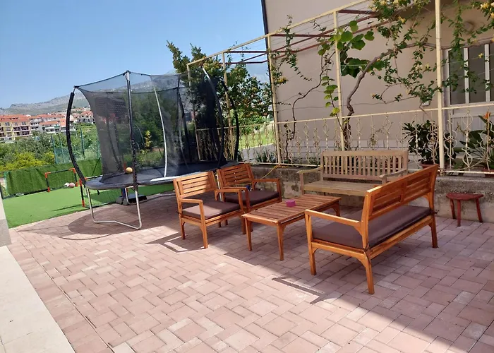 Relax And Enjoy Apartment Stobrec